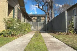 735 E 12th St, Houston, TX 77008 - Photo 2