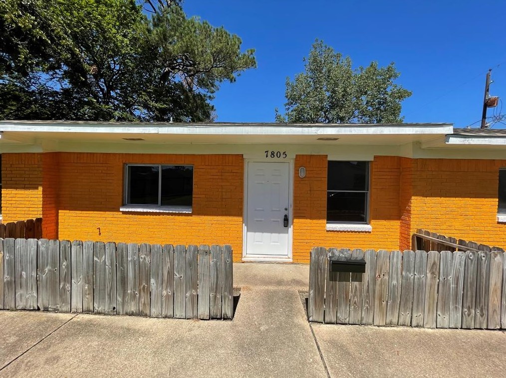 7805 Glass St, Houston, TX 77016