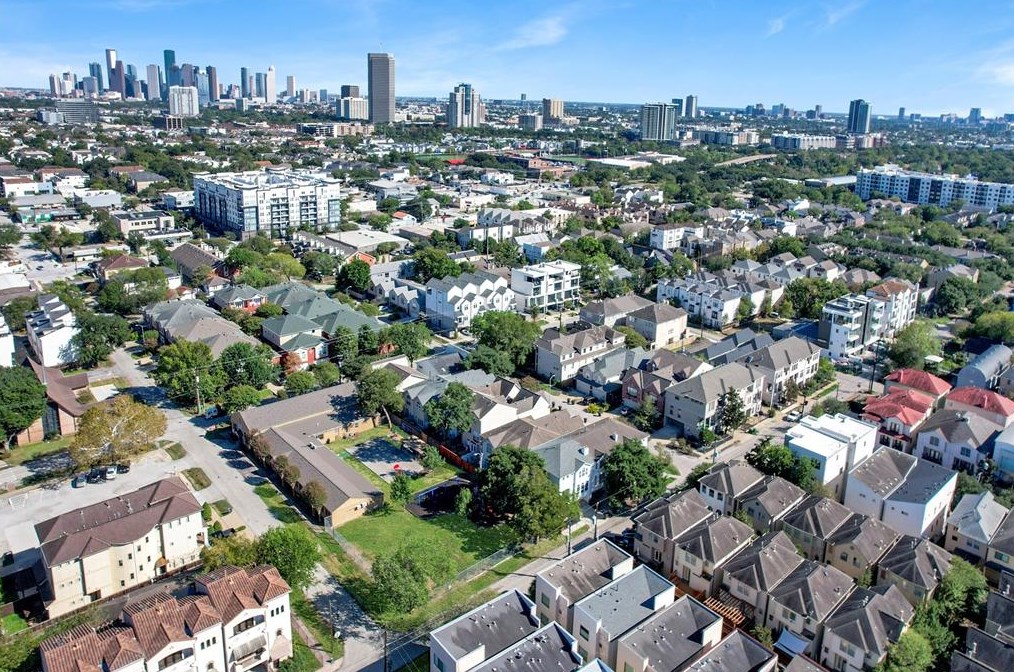 719 Reinerman St, Houston TX  77007-5236 exterior