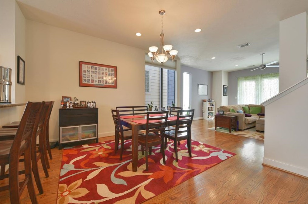 719 Reinerman St, Houston TX  77007-5236 exterior