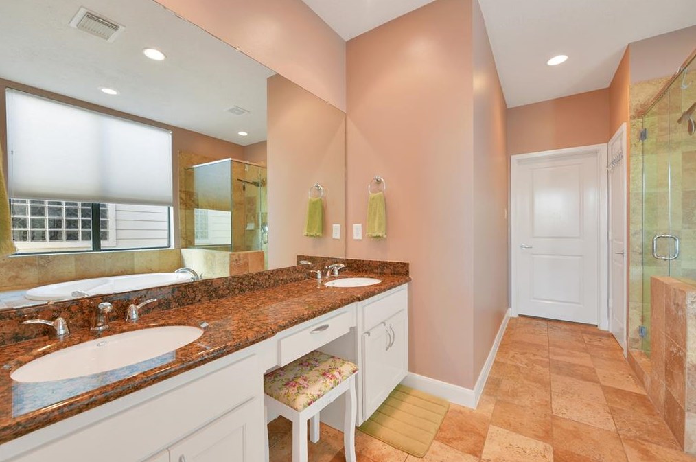 719 Reinerman St, Houston TX  77007-5236 exterior