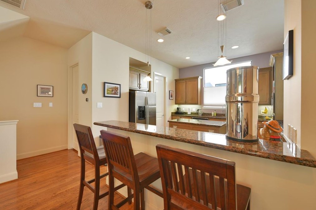 719 Reinerman St, Houston TX  77007-5236 exterior