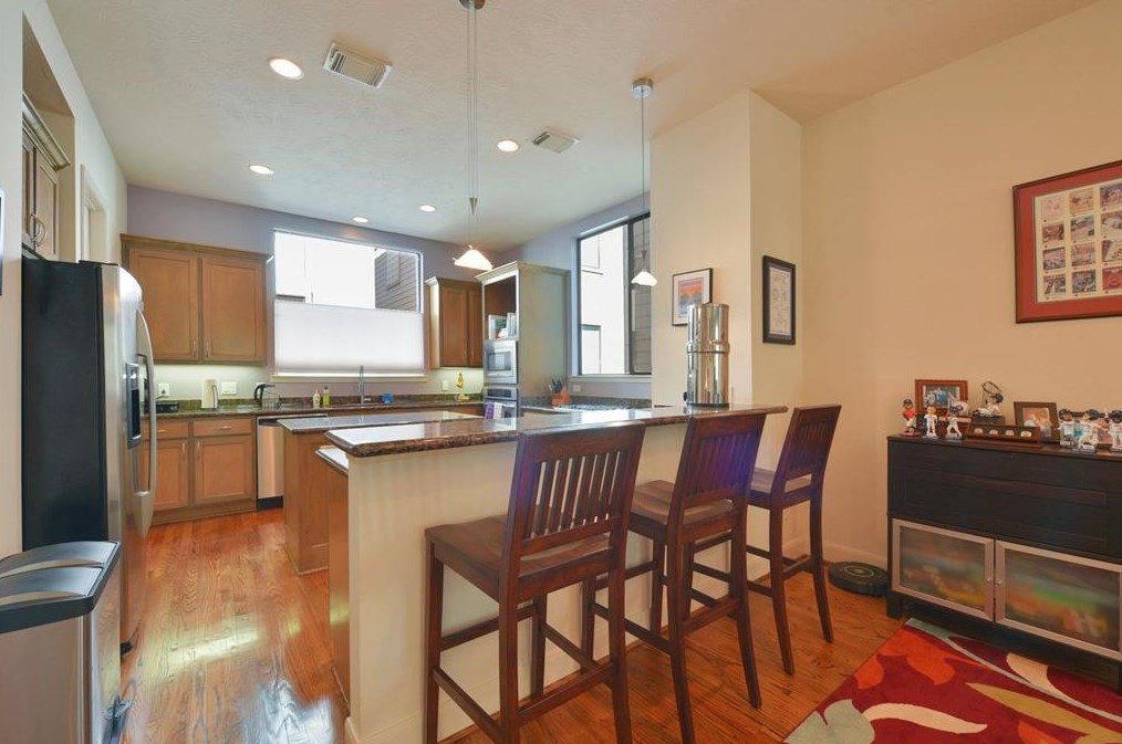 719 Reinerman St, Houston TX  77007-5236 exterior