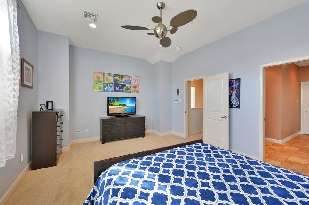 719 Reinerman St, Houston TX  77007-5236 exterior
