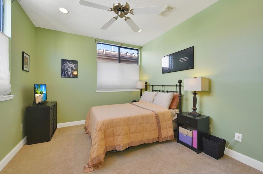 719 Reinerman St, Houston TX  77007-5236 exterior