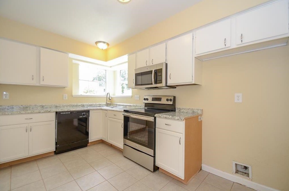 7611 Shaddock Dr, Houston TX  77041-1543 exterior