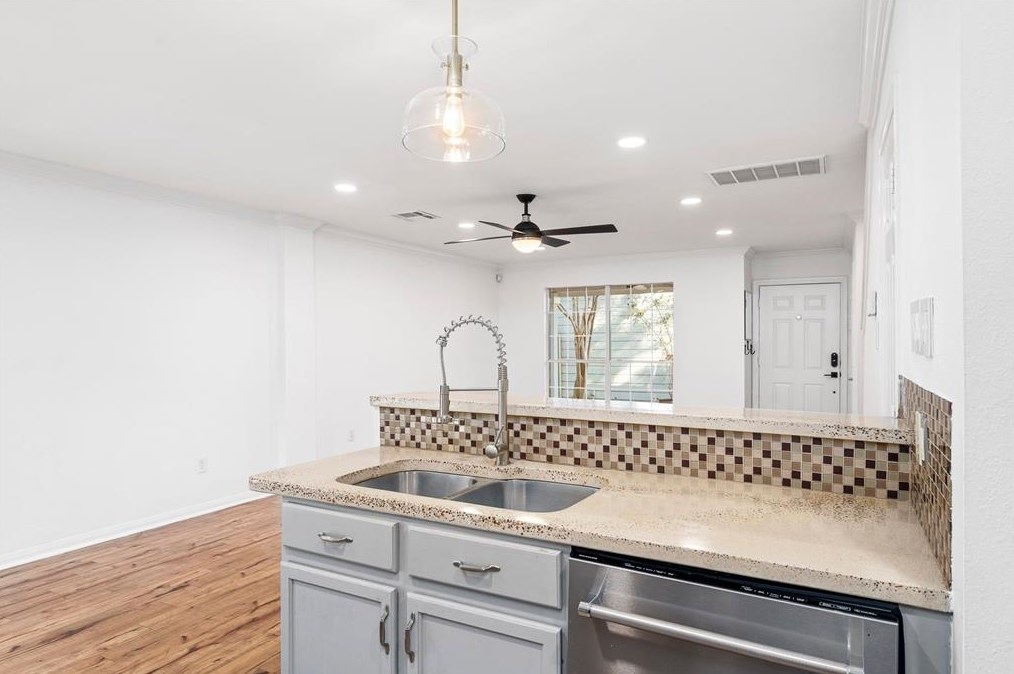 1113 Robin, Houston TX  77019-4612 exterior