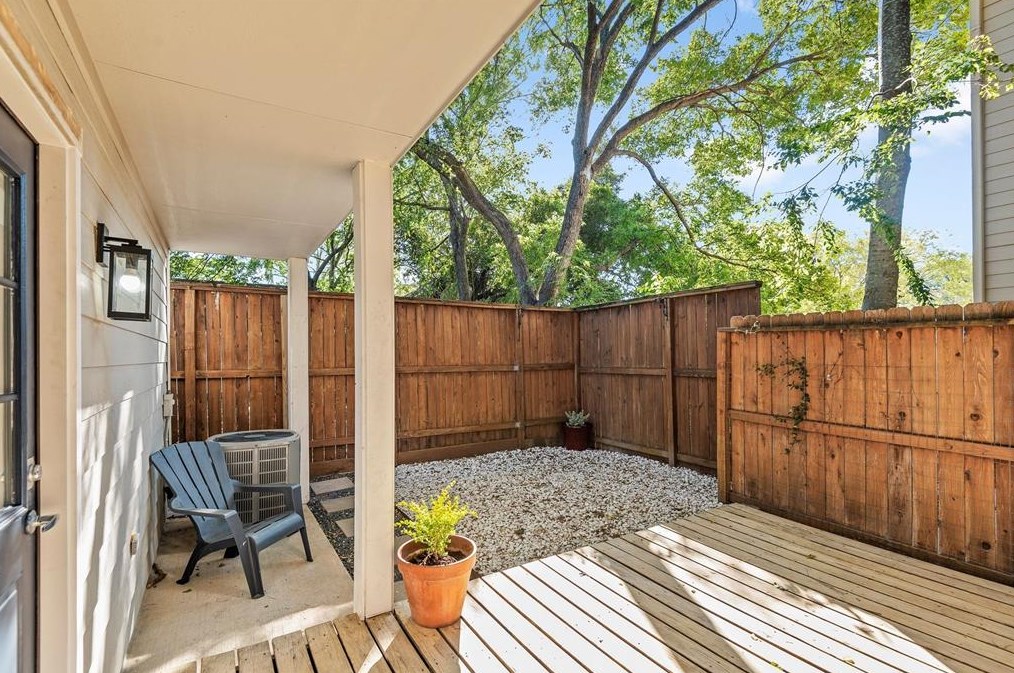 1113 Robin St, Houston, TX 77019-4609