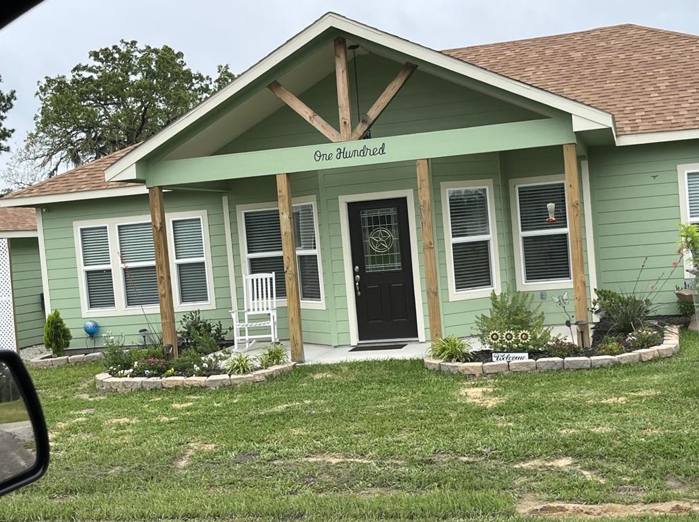 100 Fairway Dr, Chita, TX 75862