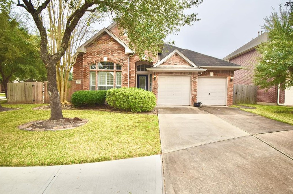 514 Avery Dr, Sugar Land, TX 77479