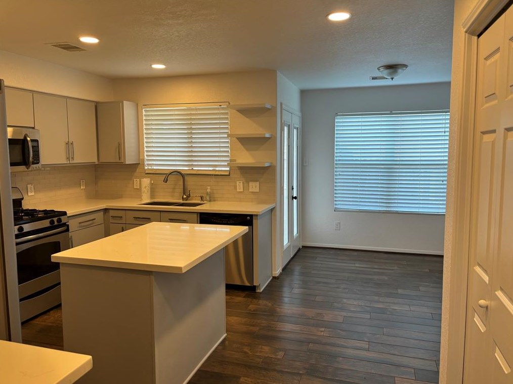 7934 Woodland Pine Dr, Houston, TX 77040-6147