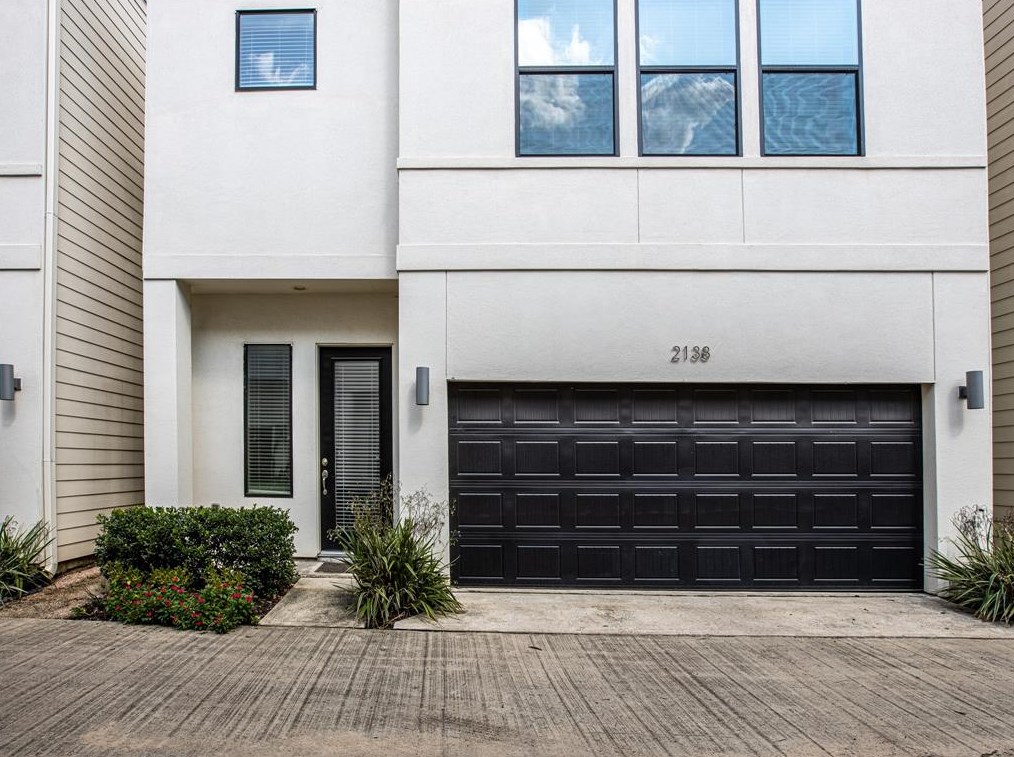2138 Naomi St, Houston, TX 77054-3810