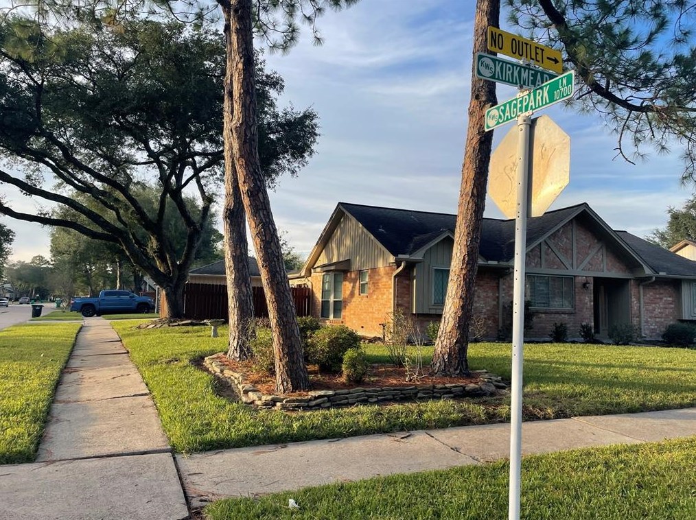 10803 Kirkmead Dr, Houston, TX 77089