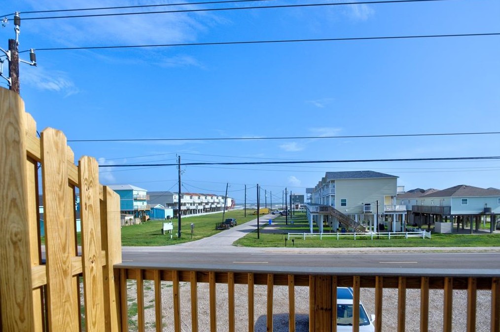 917 Blue Water Hwy, Jones Creek, TX 77541-9199