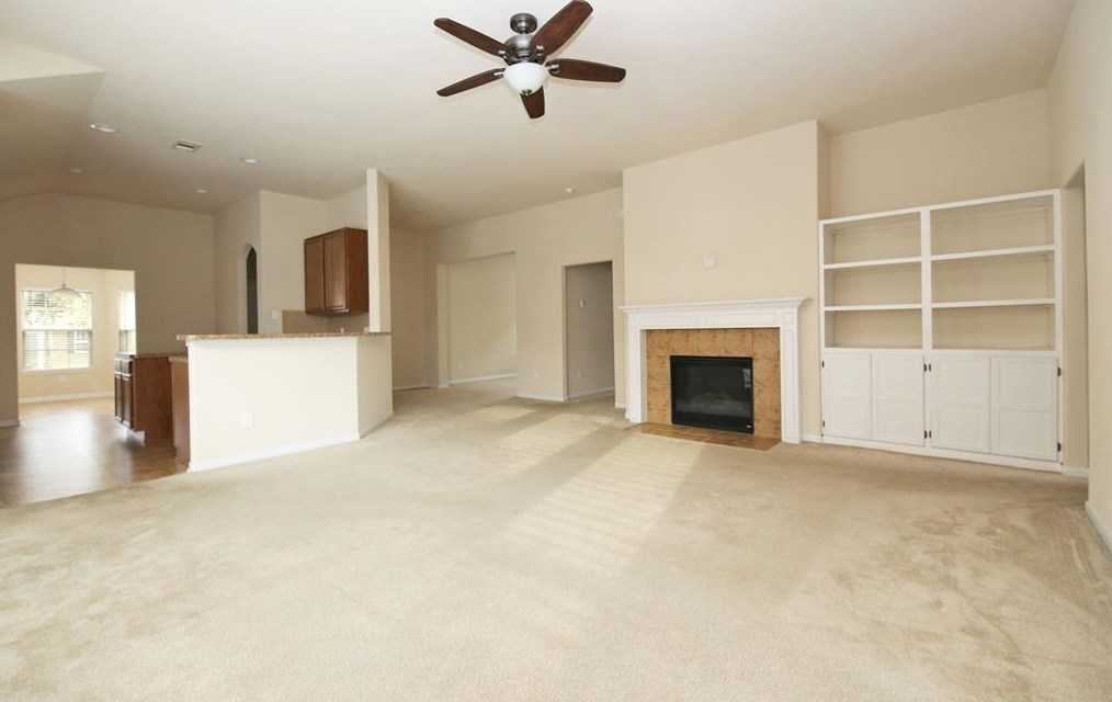 9948 Cassowary Dr, Conroe, TX 77385