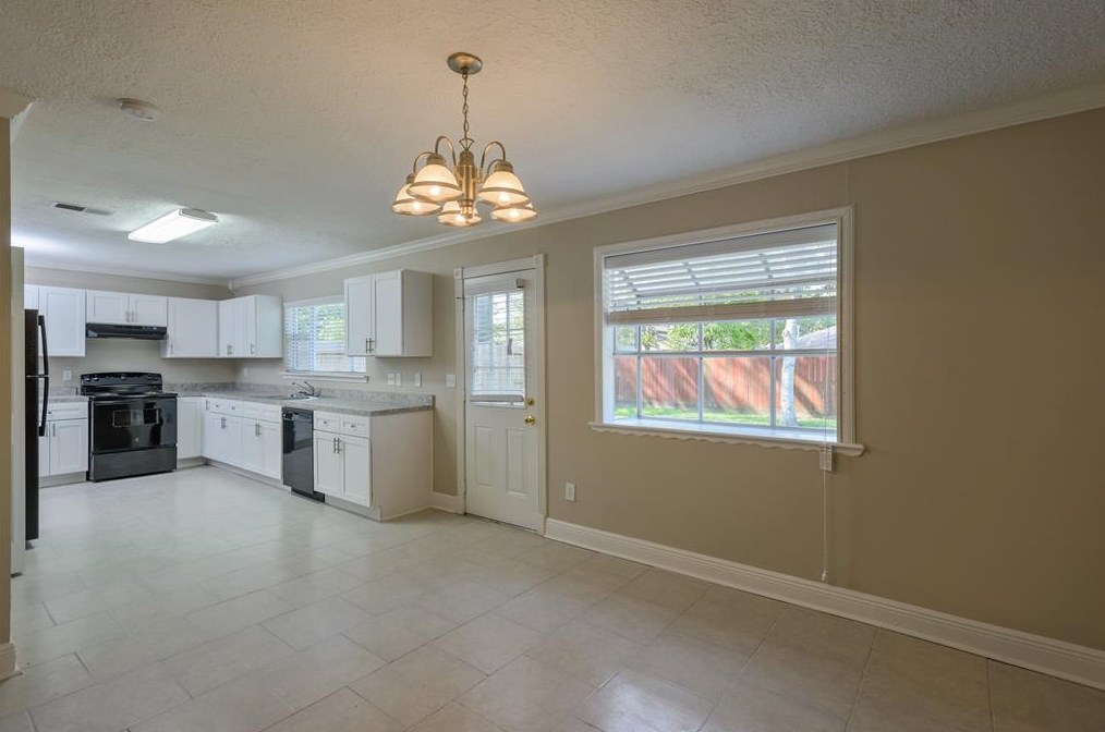 4738 Kingfisher Dr, Houston TX  77035-4920 exterior