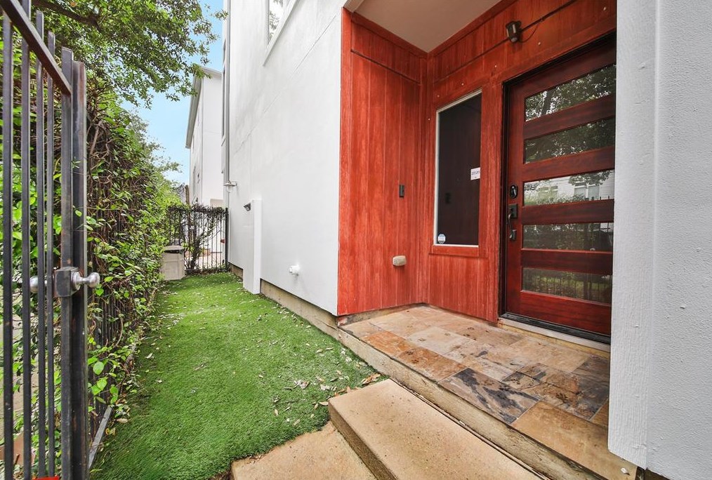 2718 Clay St, Houston, TX 77003-4519