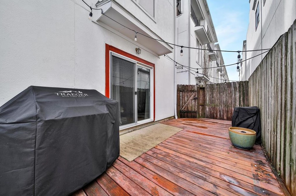 2718 Clay St, Houston TX  77002-7504 exterior