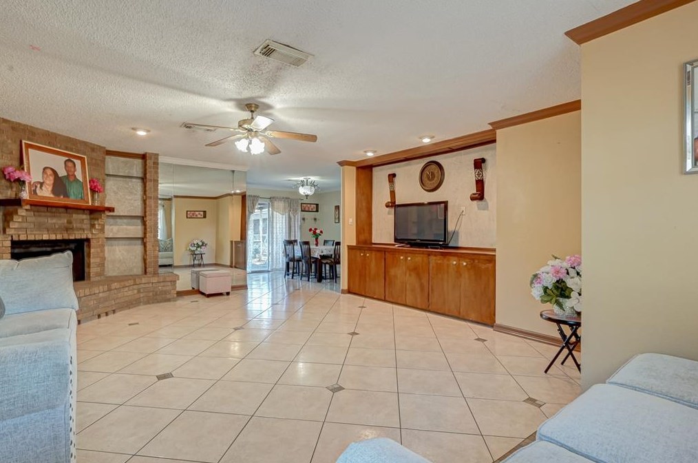 12106 Cedar Gap Ln, Houston TX  77072-4838 exterior