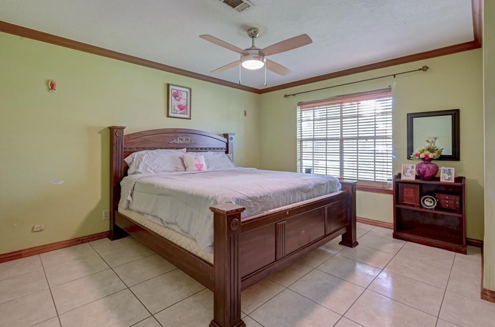 12106 Cedar Gap Ln, Houston TX  77072-4838 exterior