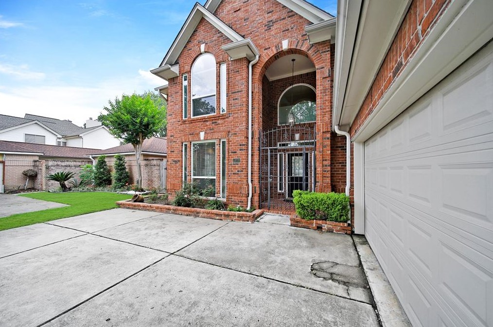 11722 Pecan Creek Dr, Houston, TX 77043