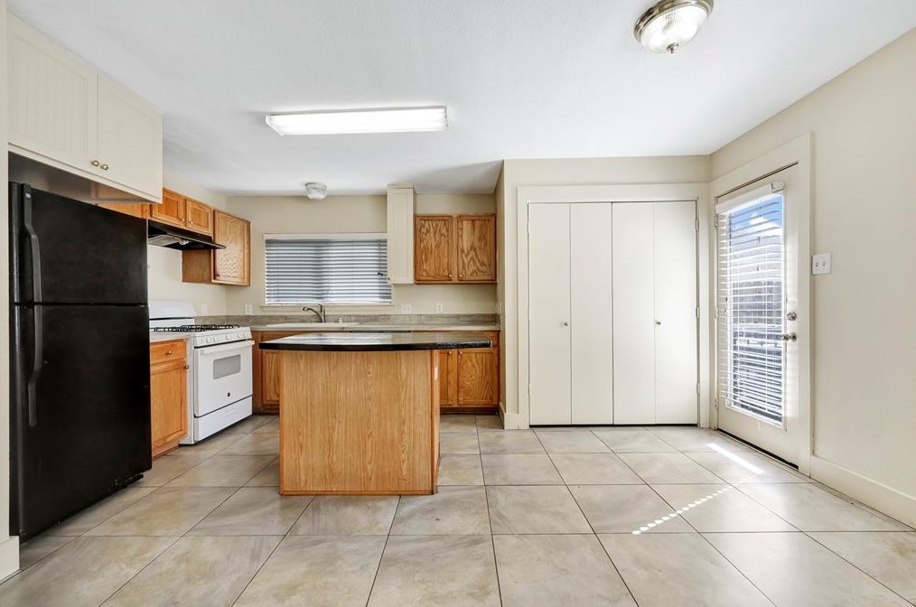 1118 Verde Trails Dr, Houston, TX 77073-1856