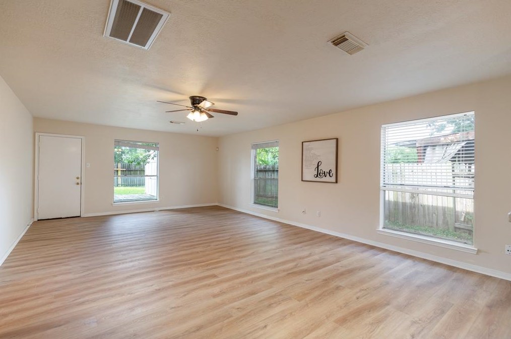 15238 Grassington Dr, Channelview, TX 77530