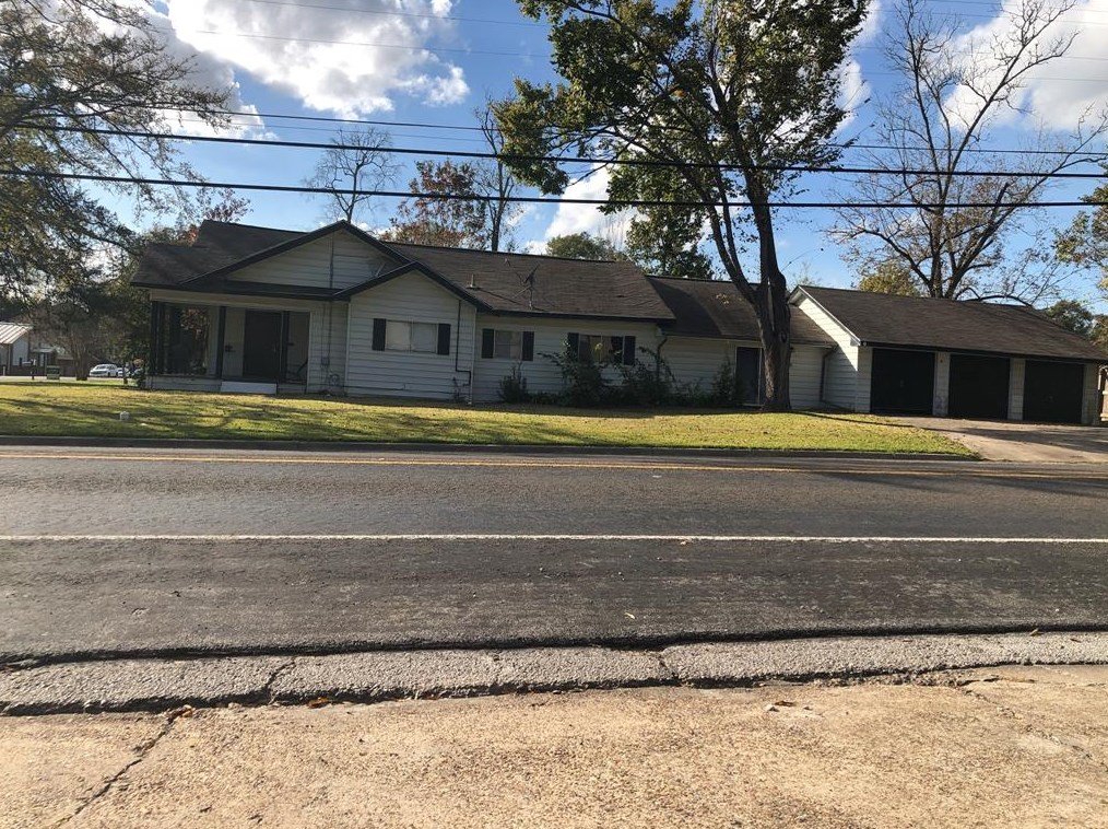 213 North St, Livingston, TX 77351-2452