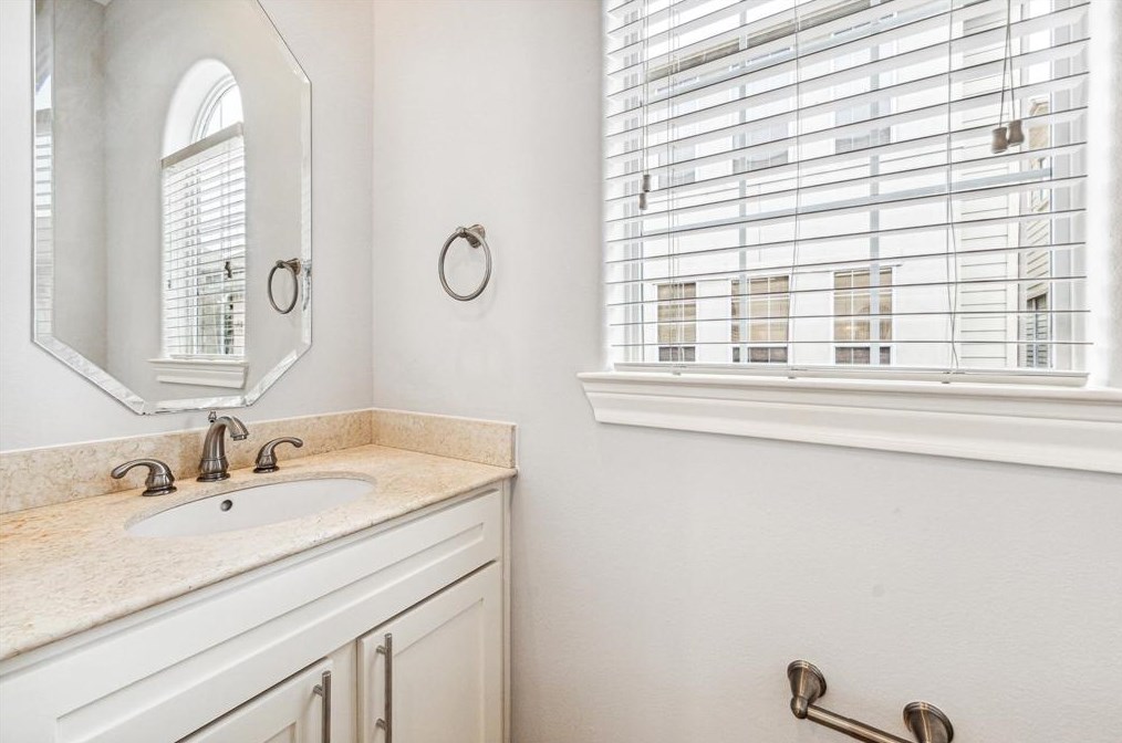 5966 Kansas, Houston TX 77007-1111 exterior