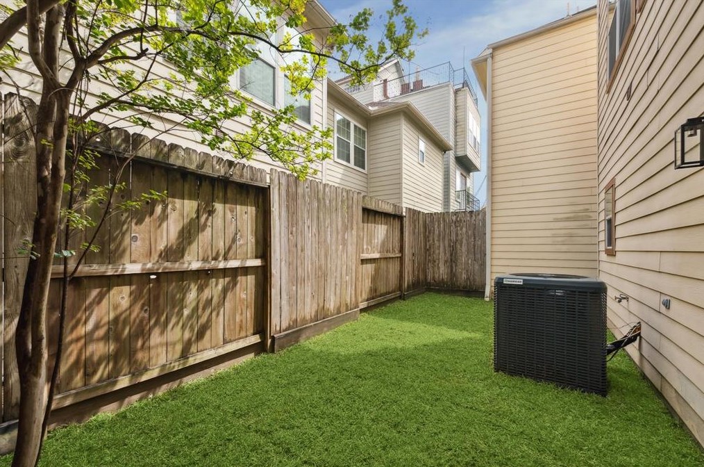 5966 Kansas St, Houston, TX 77007-1008