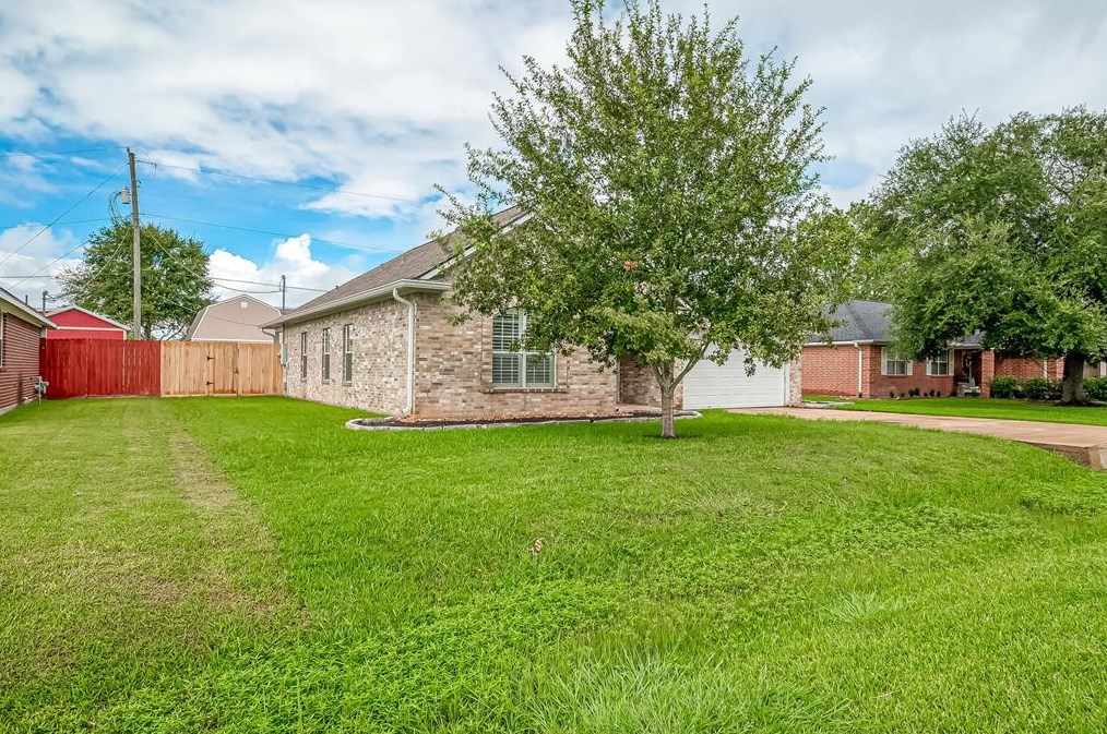 8705 Rowen Ct, Needville, TX 77461