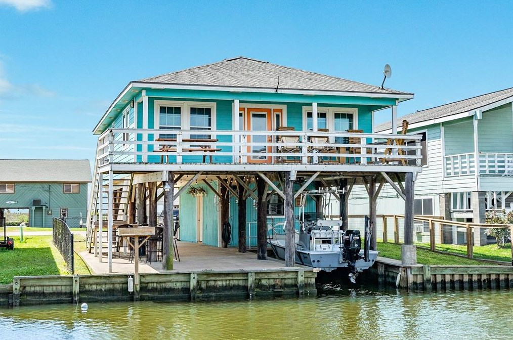 29 Trout Ln, Jones Creek, TX 77541