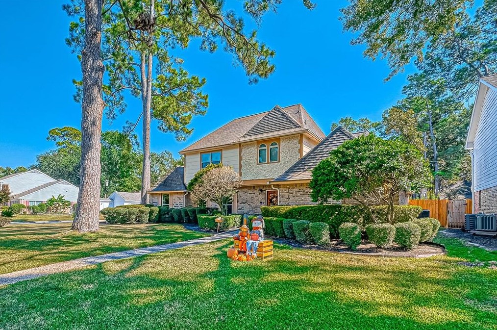 5503 Green Springs Dr, Houston, TX 77066-2428