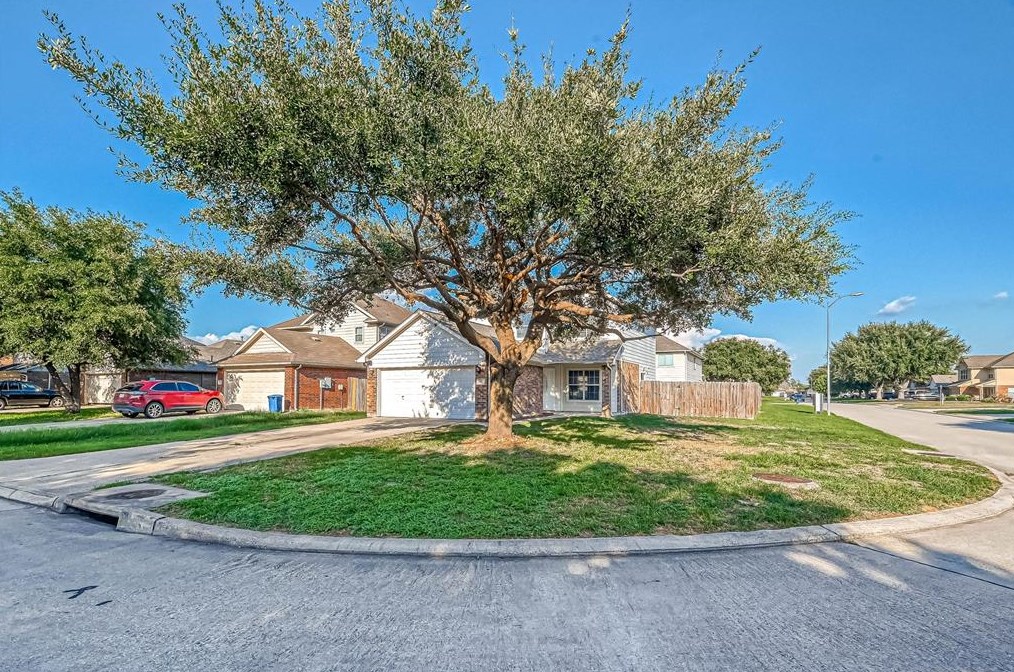 9306 Abbotshall Ln, Houston, TX 77044