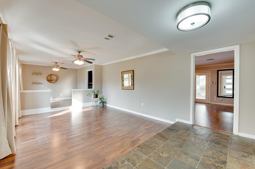10134 Hanka Dr, Houston, TX 77043