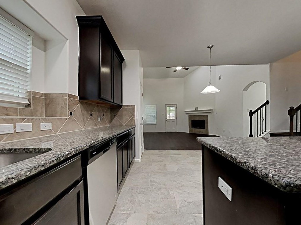 2567 Riverway Dr, Conroe, TX 77304