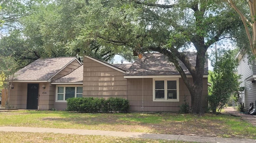 4516 Holly St, Bellaire, TX 77401