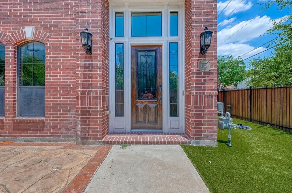 1739 Oakdale St, Houston TX  77004-5932 exterior