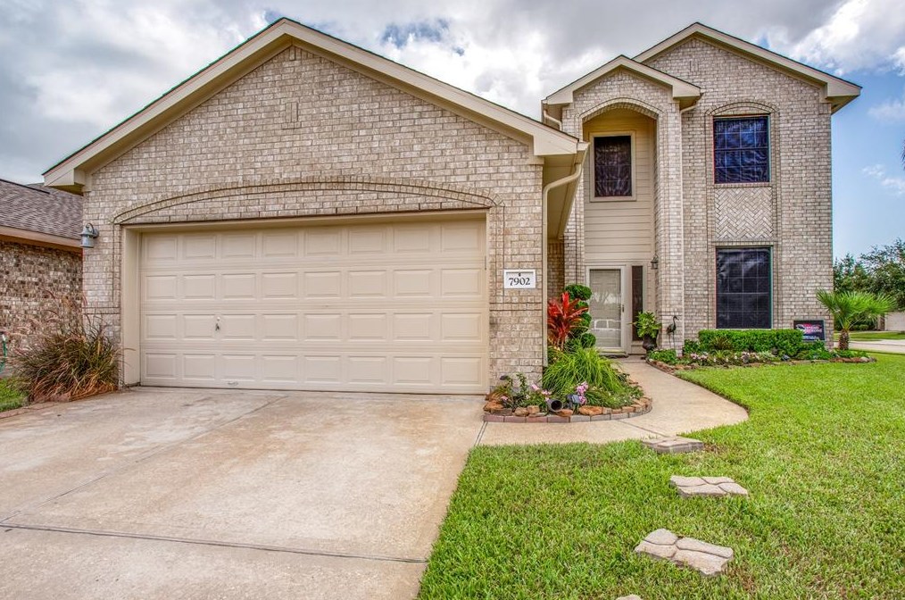 7902 Pelican Ln, Baytown, TX 77523-8682