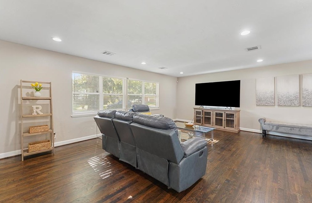 8501 Bob White Dr, Houston TX  77035-3928 exterior