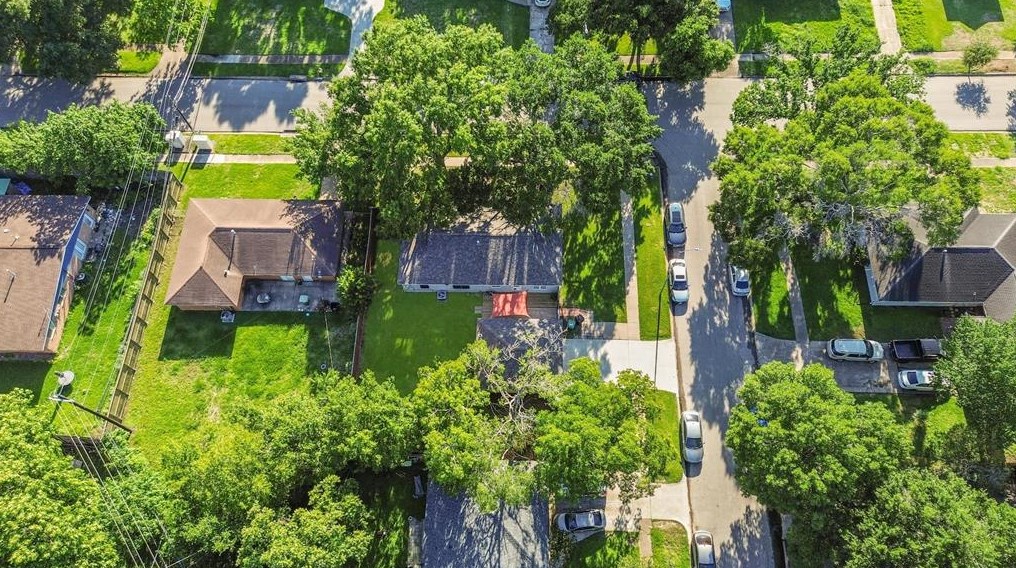 8501 Bob White Dr, Houston TX  77035-3928 exterior