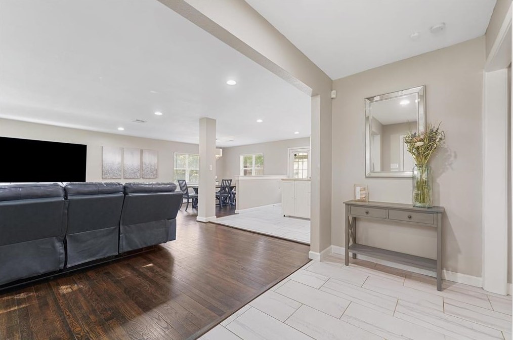 8501 Bob White Dr, Houston TX  77035-3928 exterior
