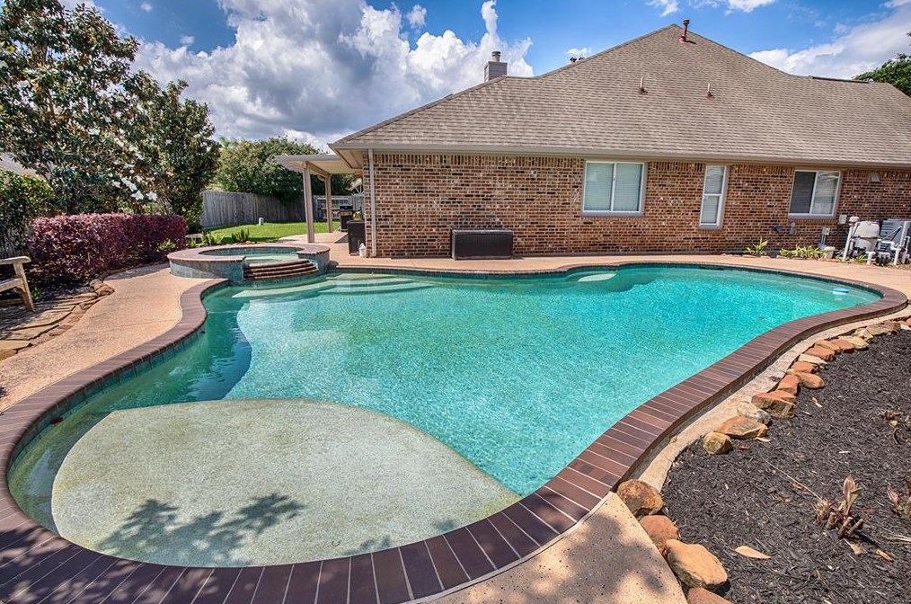 877 Shoal Pointe Ct, League City, TX 77573