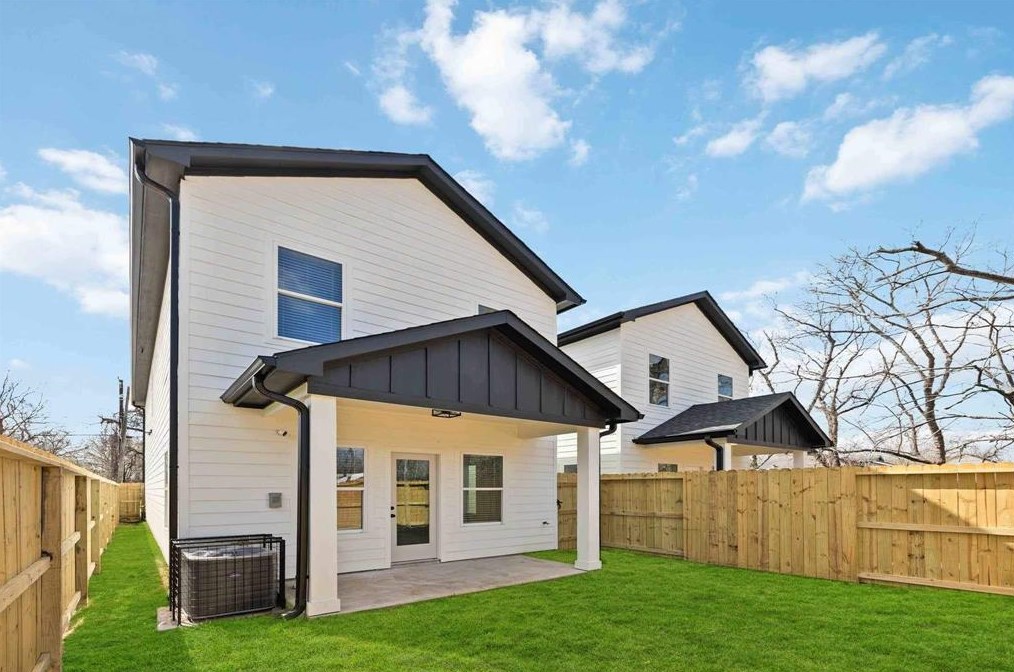 926 Granville Dr, Houston, TX 77091-2240