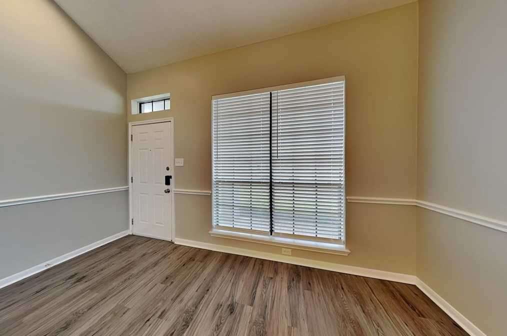 1125 Woodchase Dr, Pearland, TX 77581