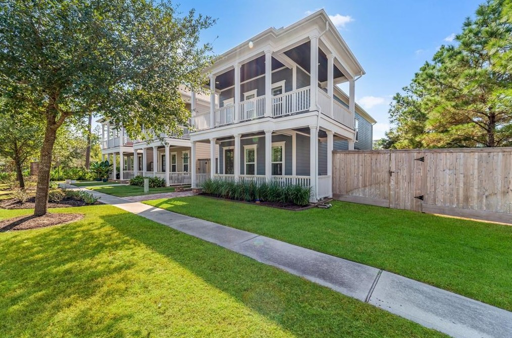 14 Thorpe Ln, Spring, TX 77389