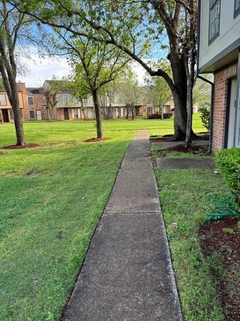 6370 Creekbend Dr, Houston, TX 77096-5661