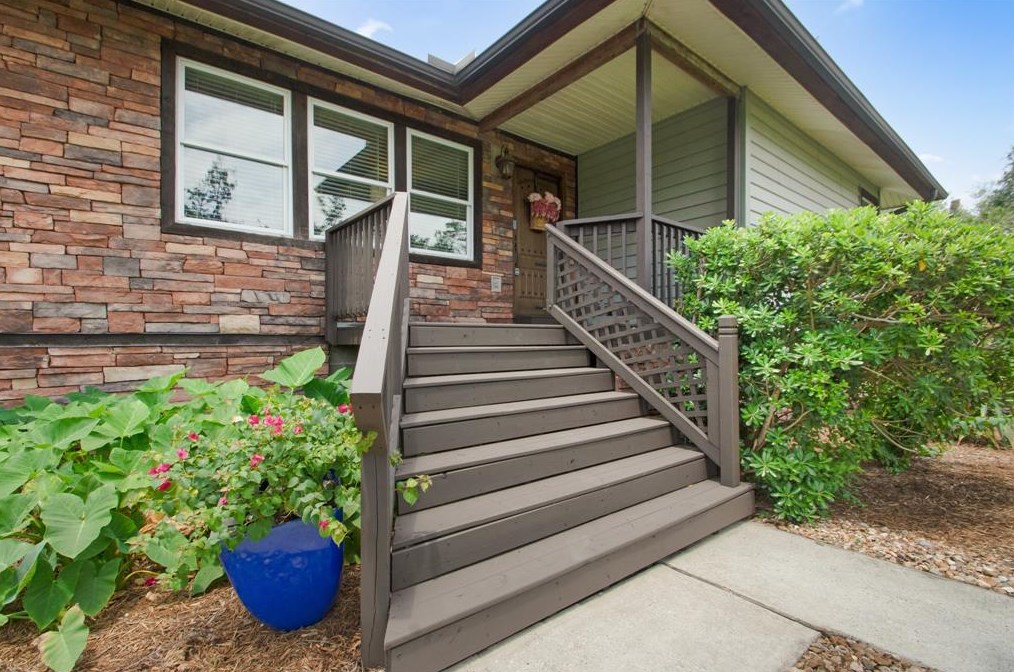 530 Oakdale St, Morgans Point, TX 77571-7236