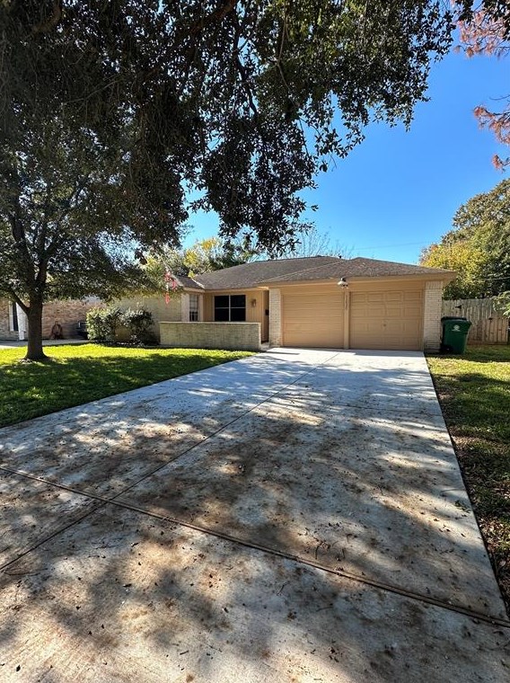11030 Sageriver Dr, Houston, TX 77089