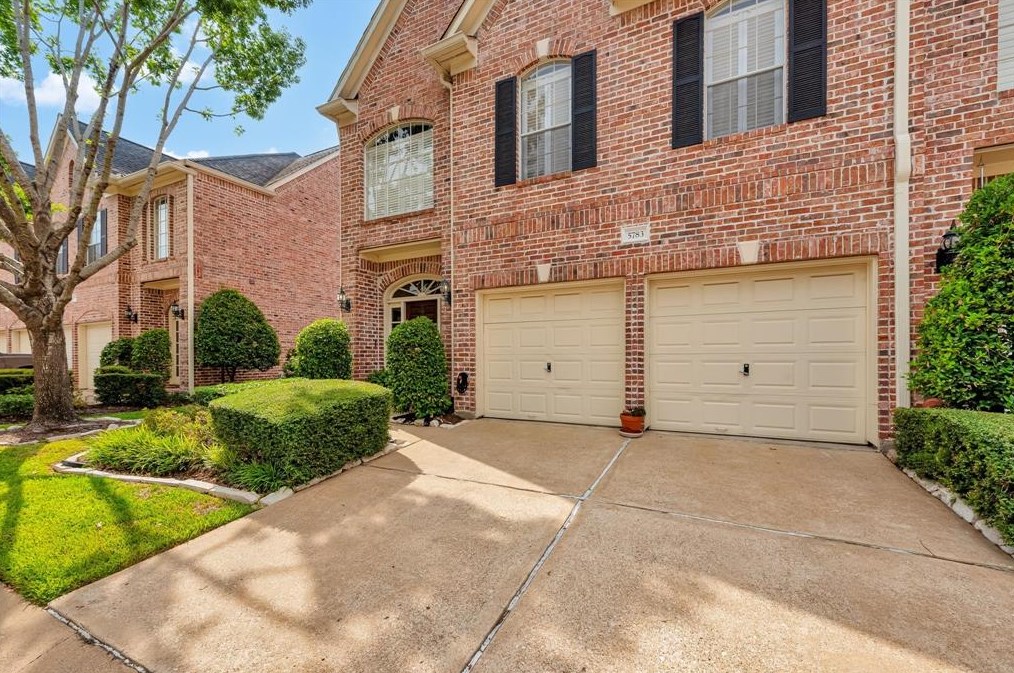 5783 Doliver Dr, Houston, TX 77057-2493